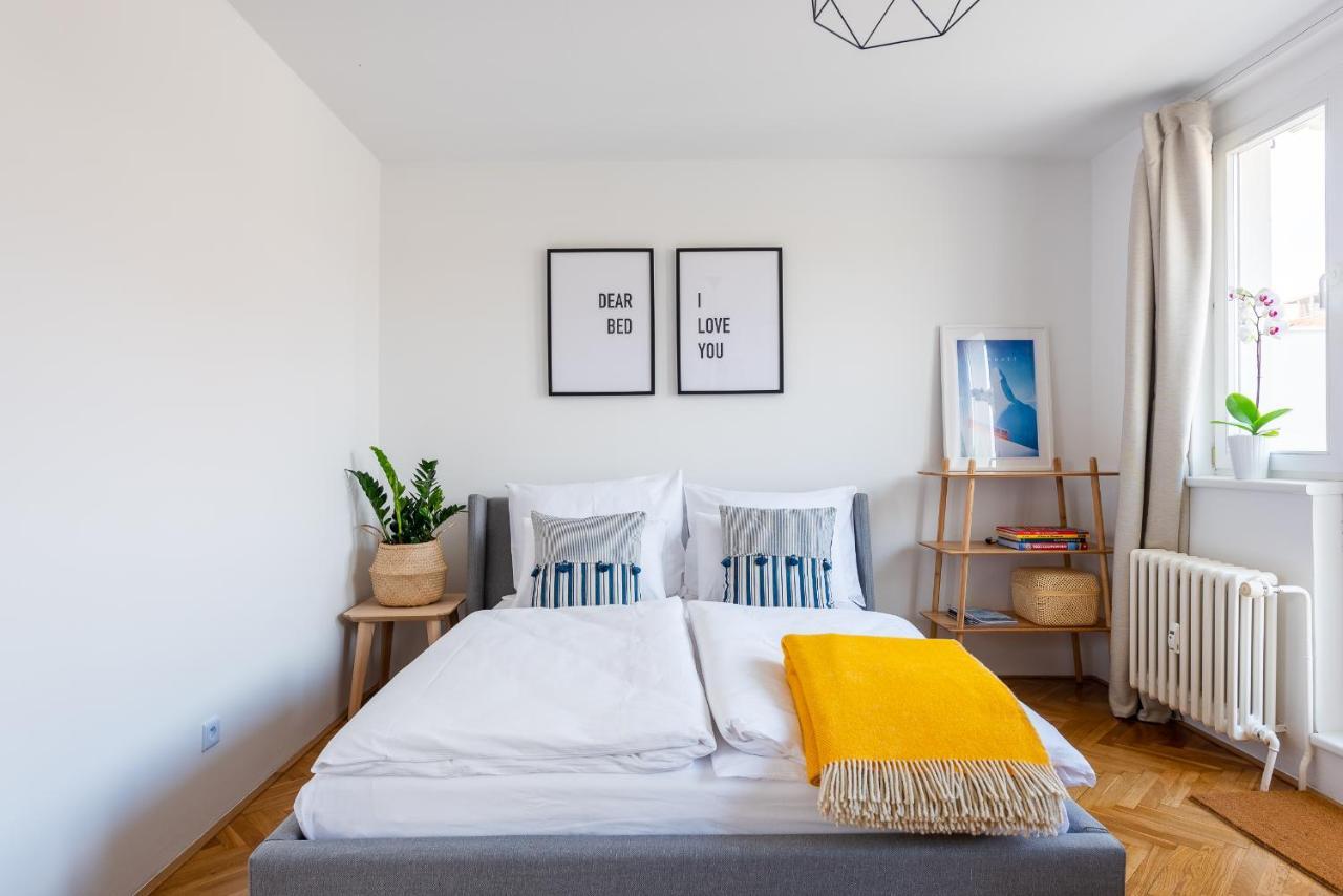 Bright Charming Apt With Terrace, Parking & Airco. Prague Ngoại thất bức ảnh