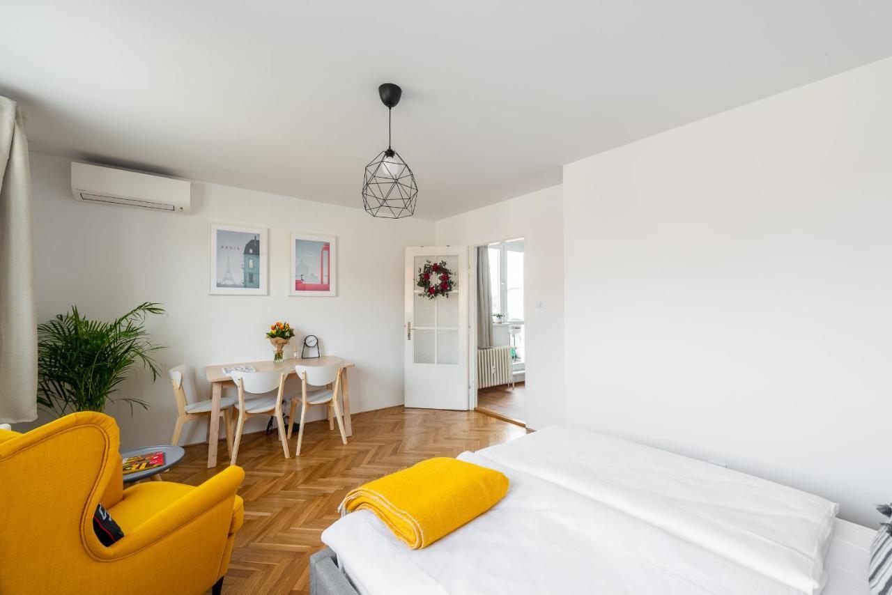 Bright Charming Apt With Terrace, Parking & Airco. Prague Ngoại thất bức ảnh