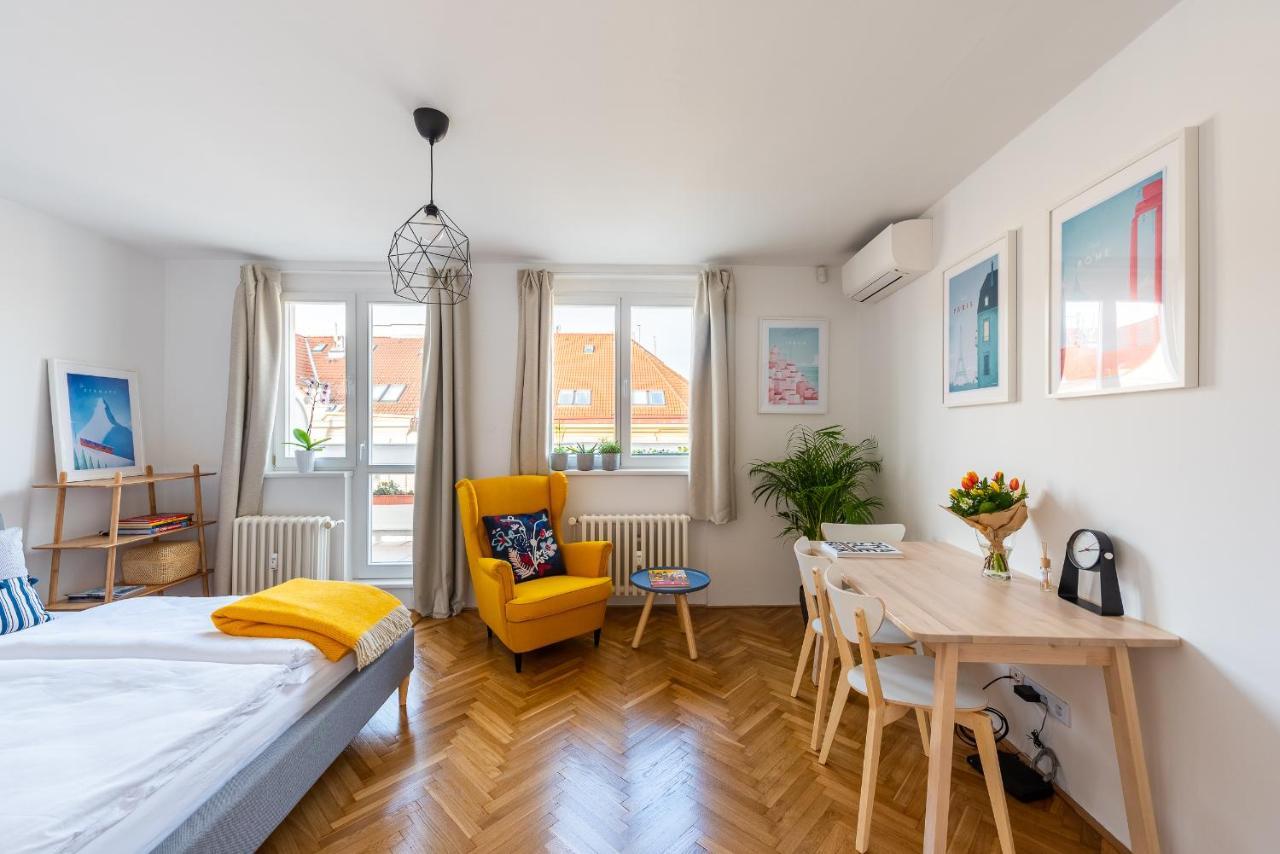 Bright Charming Apt With Terrace, Parking & Airco. Prague Ngoại thất bức ảnh